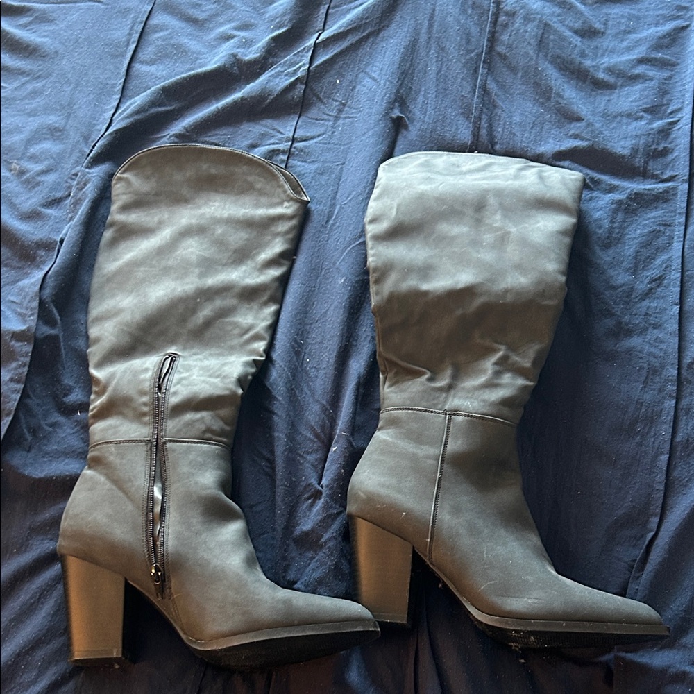Stylish Gray Women's Boots